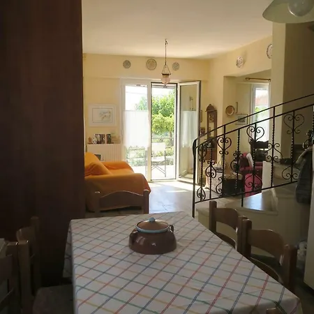 Traditional Country House In Rifi, Kefalonia Semesterbostad